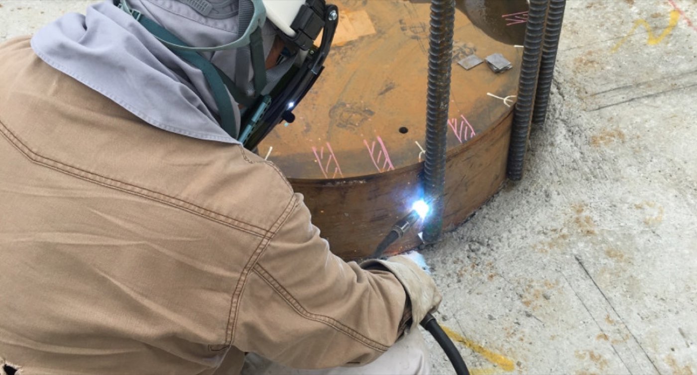 杭頭補強筋の溶接作業